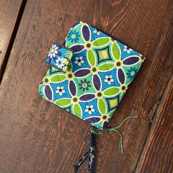 Vera Bradley wallet - Picture 1 of 3